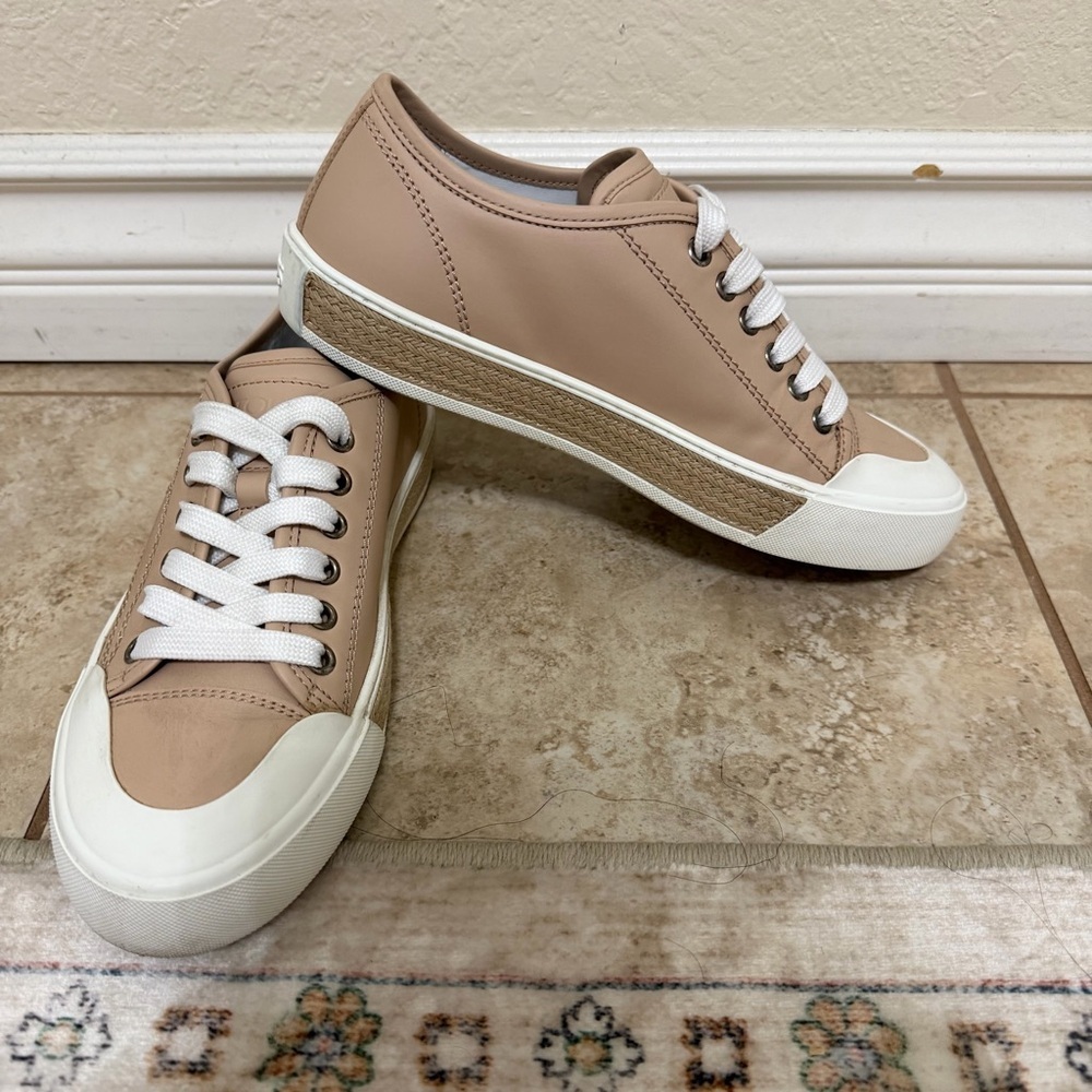 Authentic Tods leather sneakers size 6.5